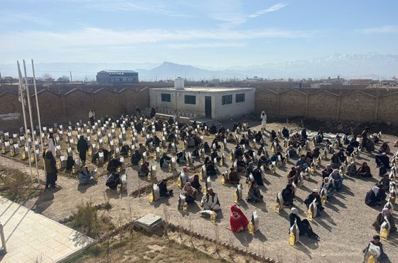 Bilgi ve Erdem Vakfı ile Özgür-Der, Afganistan’da gıda kumanyası dağıtıyor
